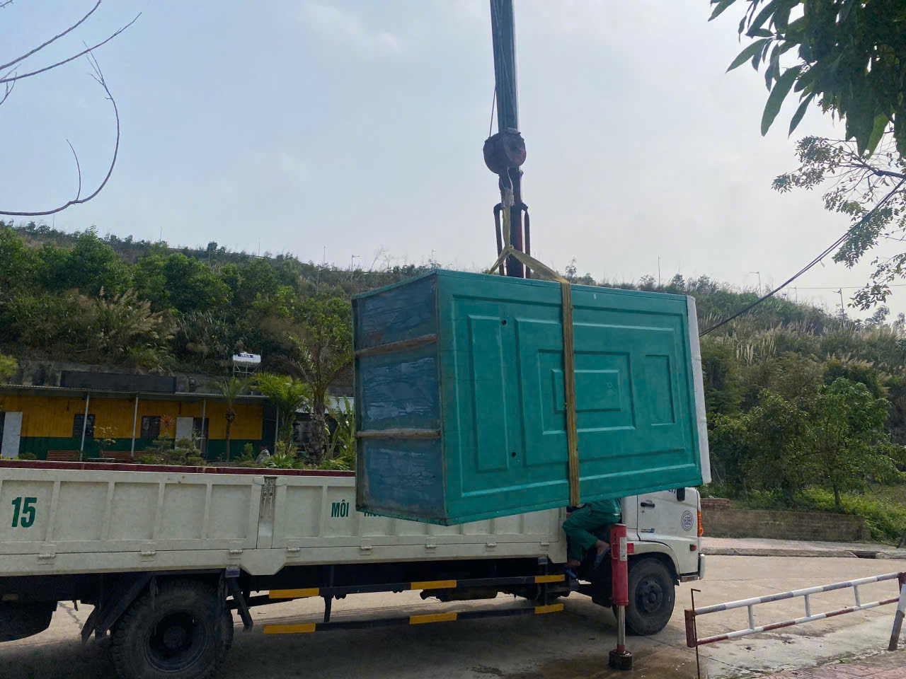 cho-thue-nha-ve-sinh-di-dong-tai-dong-trieu-quang-ninh (3)